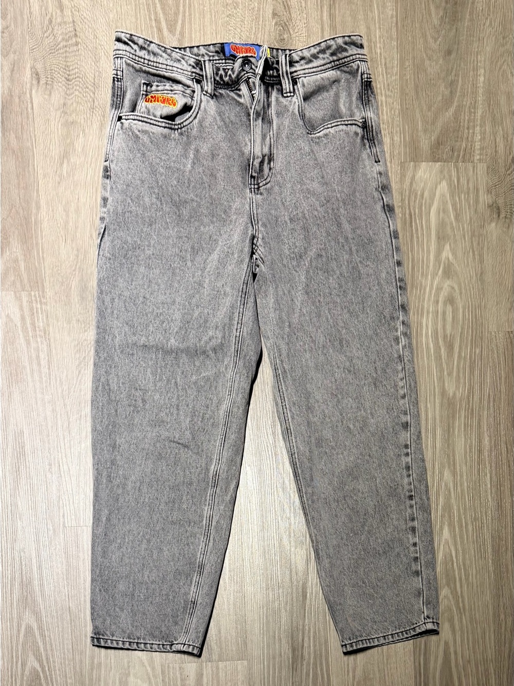 Gray Washed Relaxed Men’s Jeans with Subtle Fading